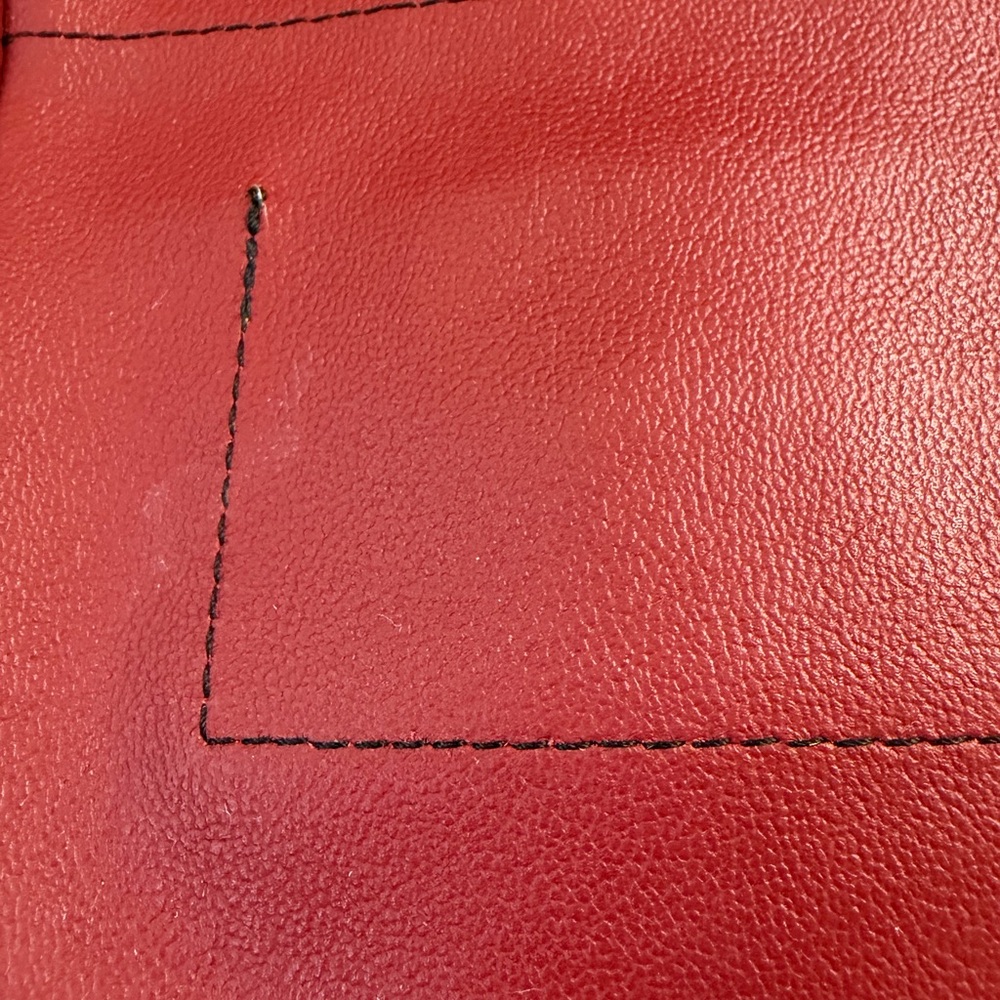 Harley-Davidson Red Leather Studded 6”x7” Bag - Picture 4 of 6